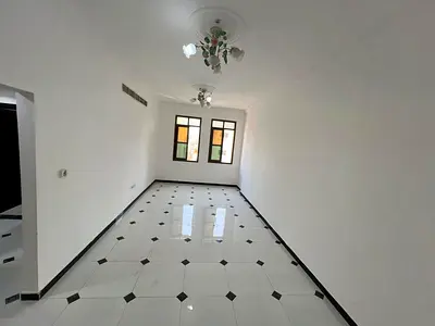 غرفة ماستر (ثاني ساكن) _ 2 حمام_ نظام دخول بالكارد_ تكييف مركزي _ موقع مميز قريب شارع الشيخ عمار