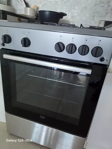 Freestanding gas oven and 4-burner stove - good working condition