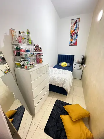 Female soundproof partition
