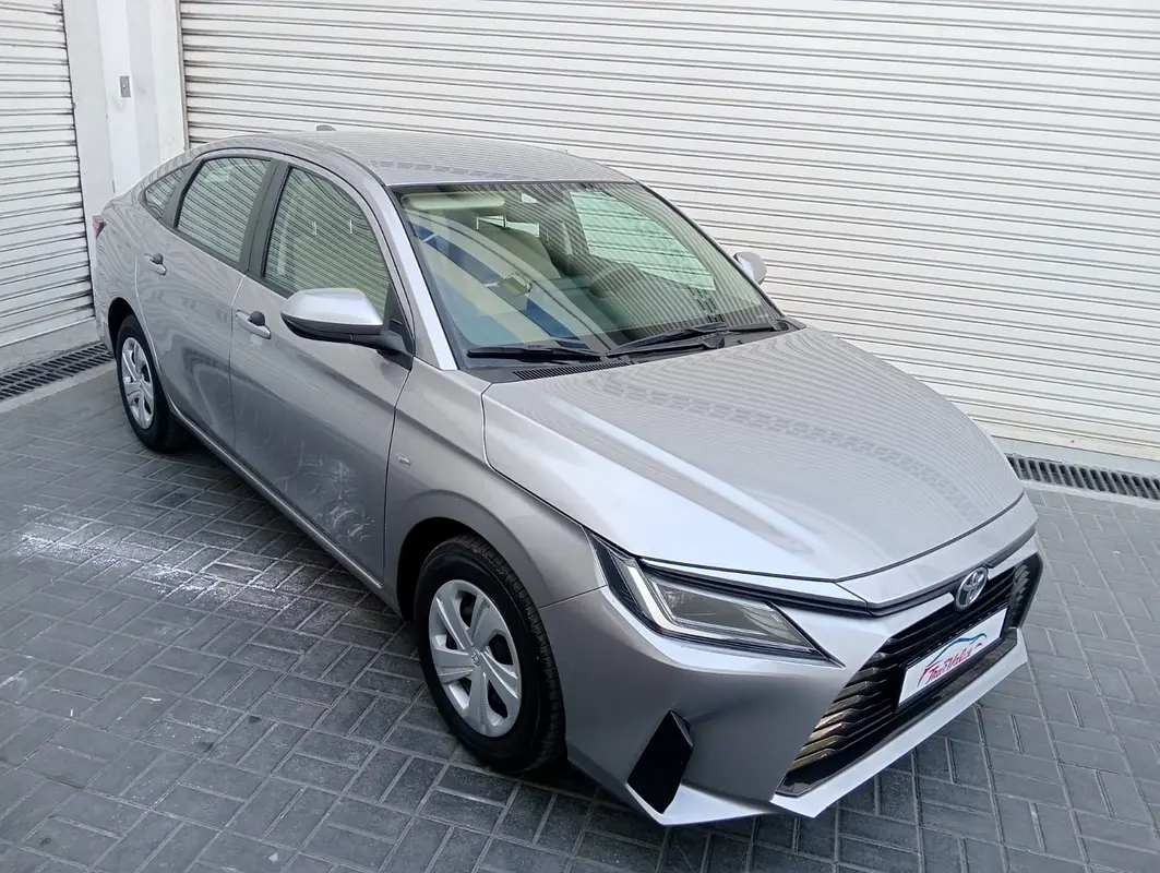 Toyota Yaris 2023 — photo 1 of 17