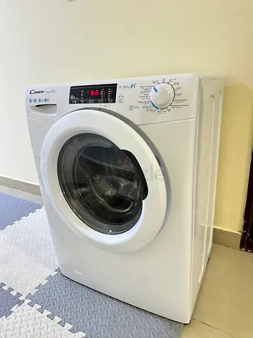 10 kg candy washing machine, working but has a problem with the door, not opening. 200 AED last pric