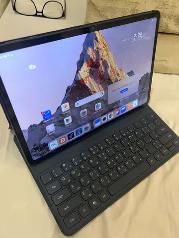 iPad with Smart Keyboard Folio - Good Working Condition