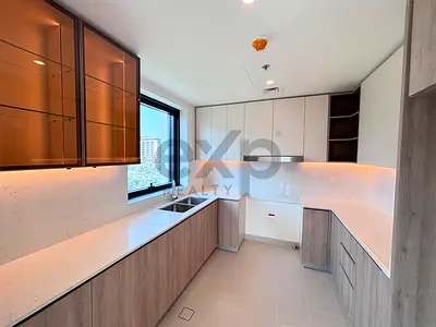 Spacious Apartment with Park Views Mid Floor
