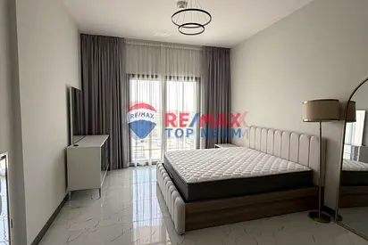 AVAILABLE ON JUNE 1ST - UNFURNISHED - BIG STUDIO - MID FLOOR