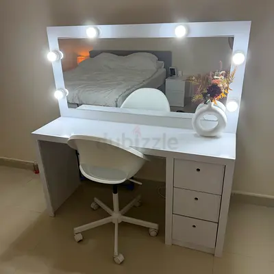 White Lighted Vanity Dressing Table with Mirror and Drawers