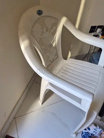 Plastic chairs, with arm rest, in Karama