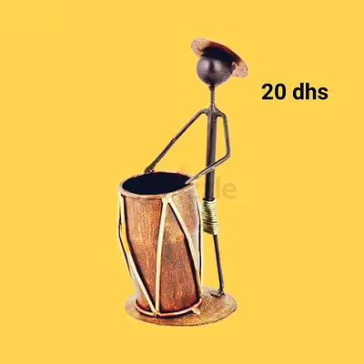 Metal pen stand