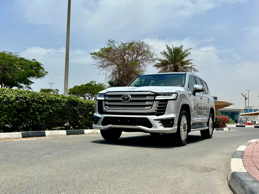 Toyota Land Cruiser 2026 — photo 1 of 12