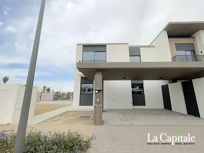 CORNER | WALKING DISTANCE TO AMENITIES | VACANT