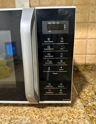 Used countertop microwave oven – good working condition- pick up Al Sufouh 1