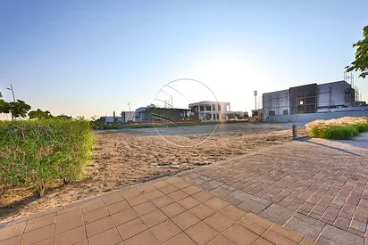 √Single Row 895 SQM Plot | Canal and Marina View√