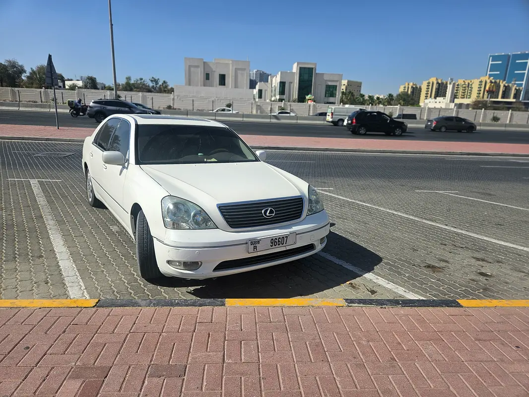 Lexus LS-Series 2002 — photo 1 of 7