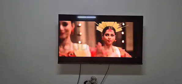 Samsung 43-inch LED TV - Good Working Condition, Wall-mounted