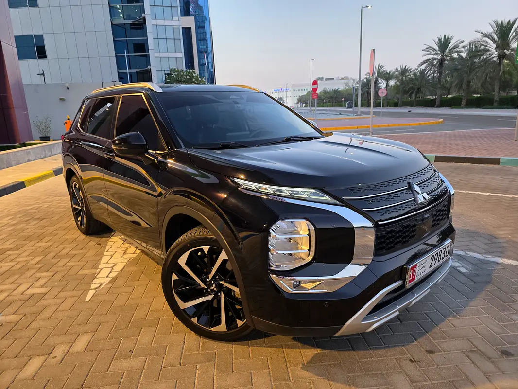 Mitsubishi Outlander 2024 — photo 1 of 14