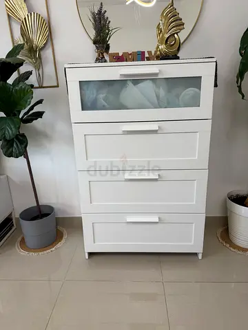 Chest of drawers