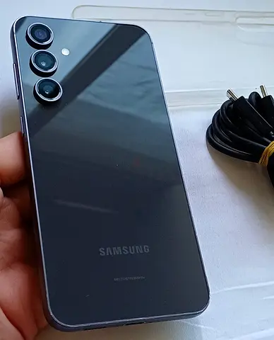 Samsung S23 FE 5G 
Dual Sim ( 1 Physical + Esim )
128GB/8GB 
All ok no any issues 
With Cable and co