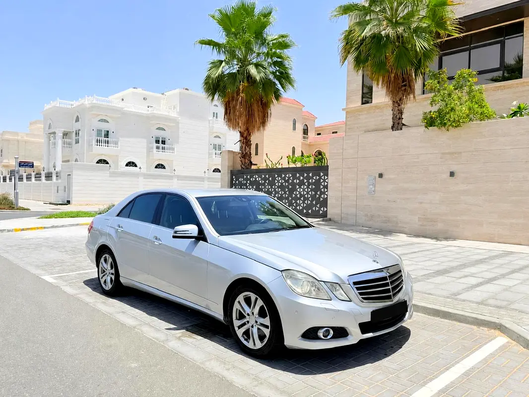 Mercedes-Benz E-Class 2010 — photo 1 of 8
