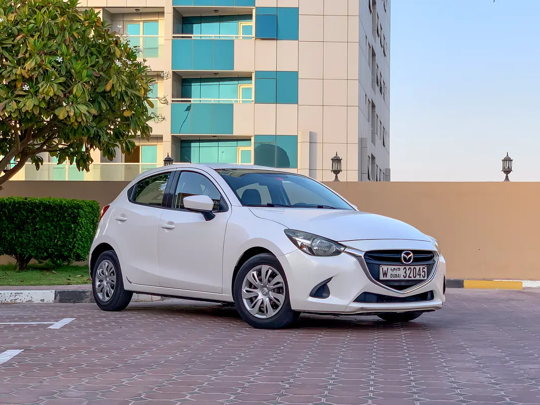 Mazda 2 2016 — photo 1 of 20