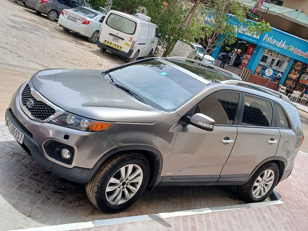 Kia Sorento 2013 — photo 1 of 8