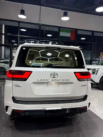 2026 Toyota LAND CRUISER photo 4
