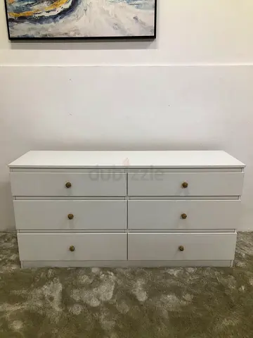 Dresser with 6 drawer