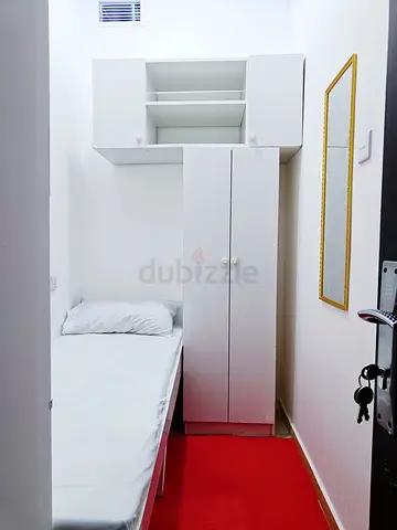 EXECUTIVE SINGLE PARTITION AVAILABLE IN TECOM 5MIN TO DIC METRO, BUS STOP, ALL BILLS INCL IN RENT...