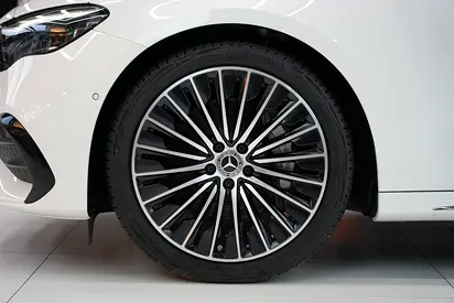Mercedes-Benz E-Class E 200, миниатюра 6