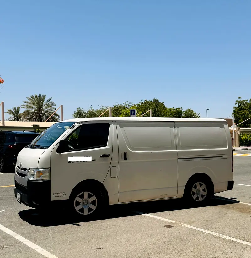 Toyota Hiace 2018 — photo 1 of 4