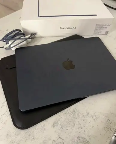 MacBook Air 13” M4 (2025) Midnight for sale  • Apple M4 chip   • 256GB SSD   • Only 4 battery cycles
