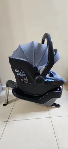 Infant car seat with ISOFIX base - perfect condition
