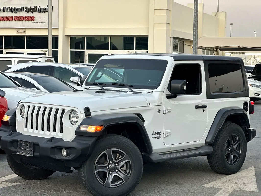 Jeep Wrangler 2018 — photo 1 of 17