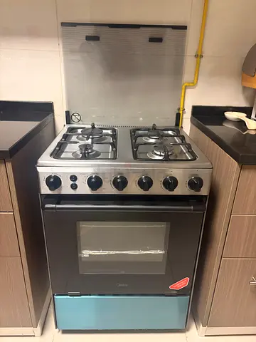 Midea Oven can be used for baking and cooking - Excellent condition