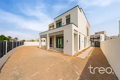 Palm Tree Views | 4 Bed | Landscaping Included