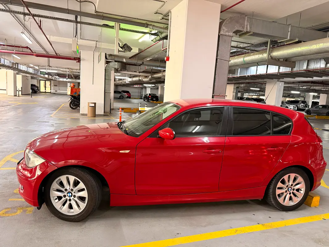 BMW 1-Series 2009 — photo 1 of 8