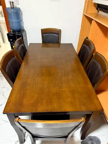 Dining table with 6 leather chairs