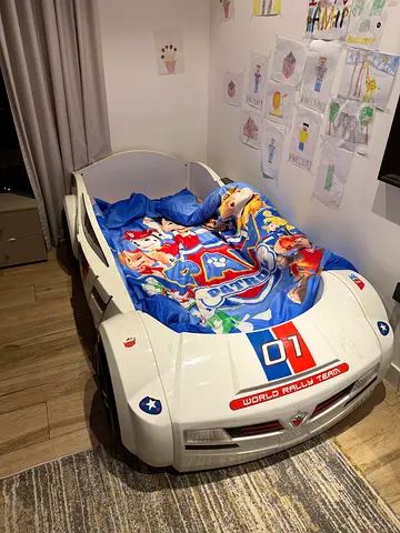 Kids toddlers car bed / deep so kids can’t fall /no mattress