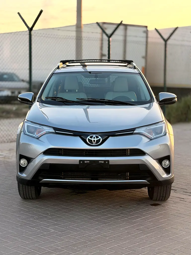 Toyota Rav 4 2016 — photo 1 of 20