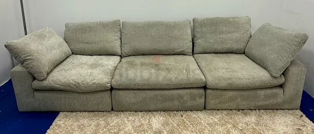 Selling pan emirates pianca sofa