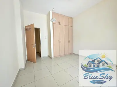 Best deal 2bhk with BALCONY WARDROBE FAMILY BUILDING just for rent 33k