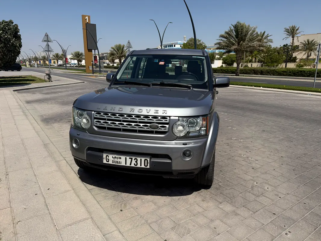 Land Rover LR4 2013 — photo 1 of 11