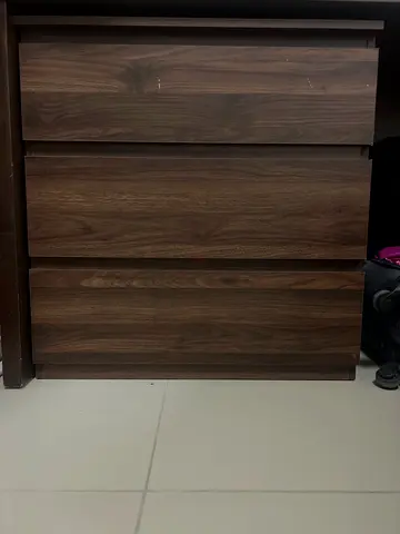 Chest of drawer