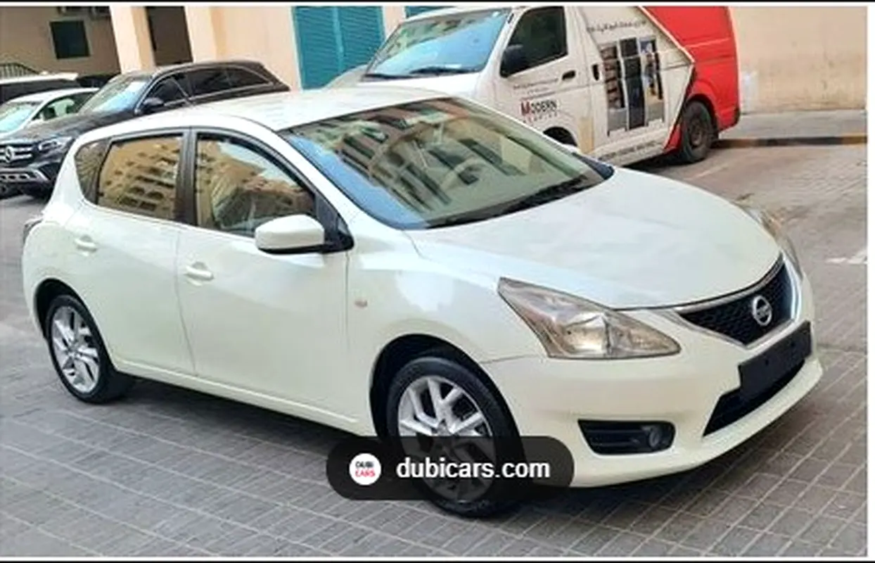Nissan Tiida 2014 — photo 1 of 1
