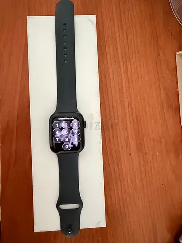 Apple Watch se (second generation)- Black Sport Band, Good Working Condition ,light used,full box