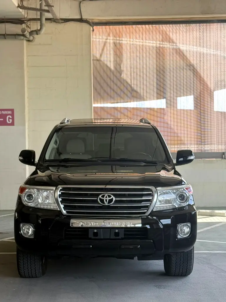 Toyota Land Cruiser 2015 — photo 1 of 19