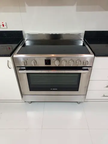Bosch electric cooker 90 by 60 cm latest model like new condition