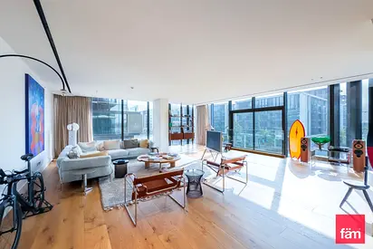 Corner | Large Layout | Treetop View | Vacant Nov
