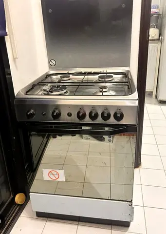 Indesit 4-Burner Gas Stove with Oven - Used, Good Working Condition