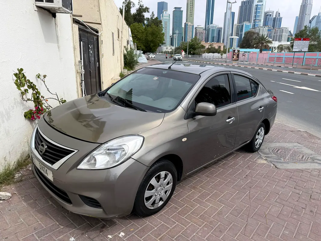 Nissan Sunny 2013 — photo 1 of 6