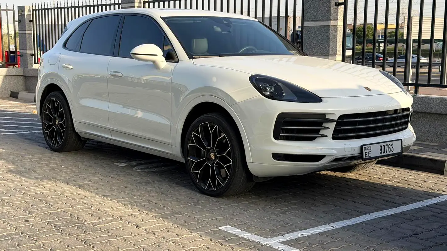 Porsche Cayenne 2022 — photo 1 of 14