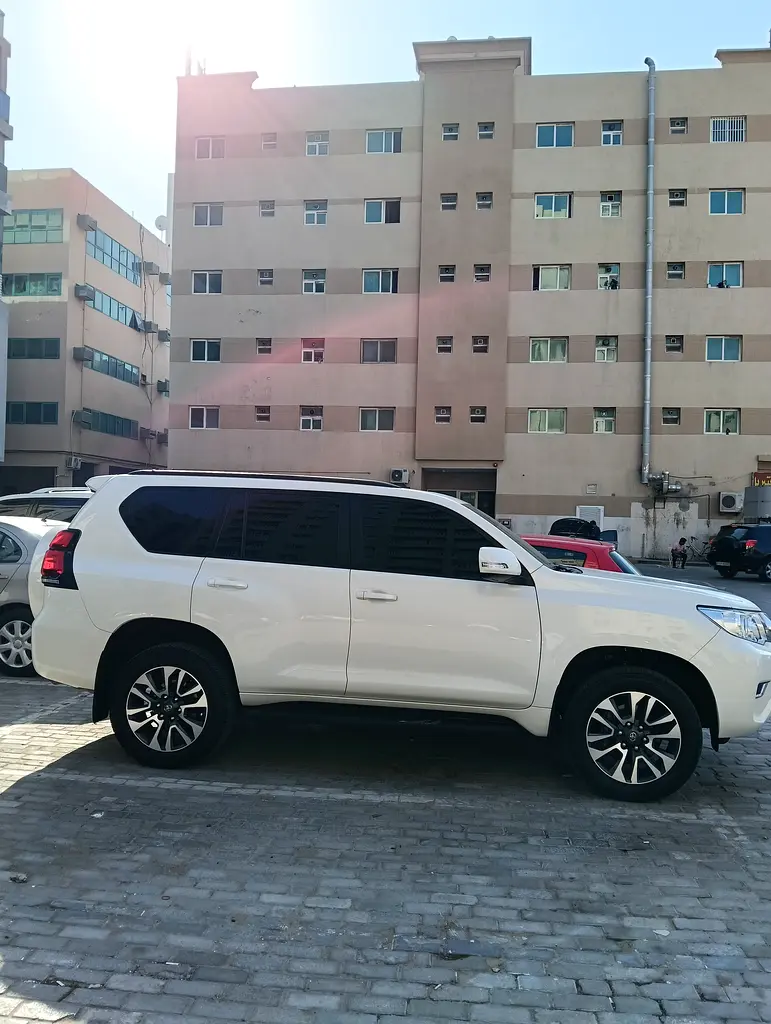 Toyota Prado 2023 — photo 1 of 11